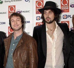 Tom Meighan (Kasabian): «Τα καινούργια μας τραγούδια είναι punk και άκρως επιθετικά» 