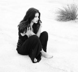 Ακούστε ολόκληρο το "Embodiment" της Katerine Duska 