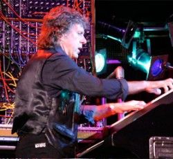 Ο τραυματίας Keith Emerson ακυρώνει συναυλίες 
