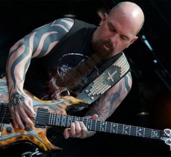 Kerry King (Slayer): «Δεν πιστεύω ότι πρέπει να πετάξουμε λευκή πετσέτα, απλά επειδή ο Jeff δεν είναι εδώ» 