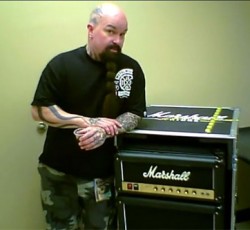 Ο Kerry King των Slayer διαφημίζει ψυγείο που μοιάζει με ενισχυτή 