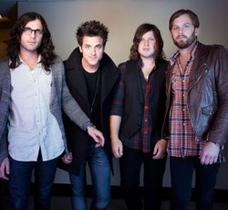 Οι Kings Of Leon παρουσιάζουν καινούργιο κομμάτι τους και διασκευάζουν Robyn 