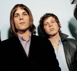 Γεύση από το νέο τους δίσκο προσέφεραν στους Άγγλους οι Kings Of Leon 