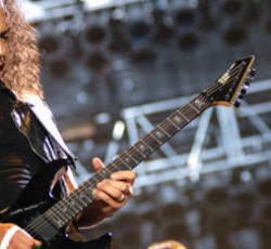 Ο Kirk Hammet τζαμάρει επί σκηνής με τους Tool