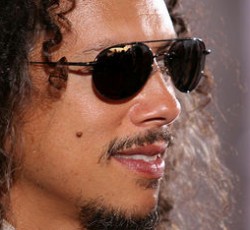 Ο Kirk Hammett επί σκηνής με τους Exodus