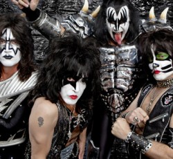 Εντυπωσιακό stage show ετοιμάζουν οι Kiss για την νέα περιοδεία τους