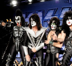 Επανένωση του κλασικού line-up των Kiss (;)