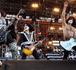 Video από τις ηχογραφήσεις των Kiss