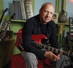 H πρώτη συναυλία του καλοκαιριού: Mark Knopfler τον Ιούνιο στο Θέατρο Λυκαβηττού