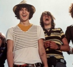 Στα «μαχαίρια» οι Kooks με τον πρώην μπασίστα τους 