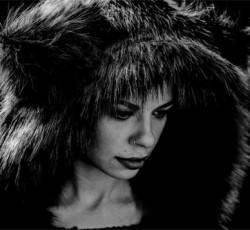 Μεταφέρονται εκ νέου οι προγραμματισμένες συναυλίες της Kovacs στην Ελλάδα 