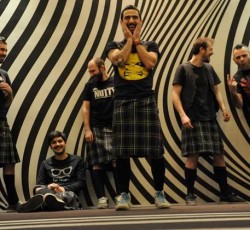 Οι Koza Mostra στην Αθήνα: Κερδίστε προσκλήσεις! 