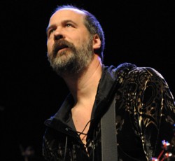 O Krist Novoselic μιλάει για τους λόγους που οδήγησαν τον Kurt Cobain στην αυτοκτονία 