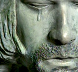 Μυστήριο άγαλμα που κλαίει στην επίσημη ημέρα Kurt Cobain στο Aberdeen της Washington 