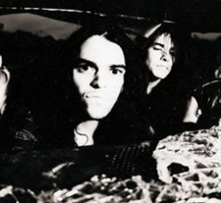 Και όμως, ξανακούμε μαζί τους Josh Homme, John Garcia, Nick Oliveri (ex-Kyuss) 