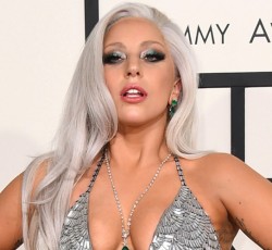 «H Lady Gaga είναι ιδανική για να τιμήσουμε τον David Bowie» 