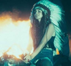 Η Lana Del Rey αποκάλυψε το νέο της κομμάτι, "West Coast" (video)