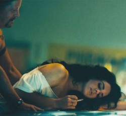 "Fucked My Way Up To The Top" και "Guns And Roses" μεταξύ των τίτλων του νέου album της Lana Del Rey