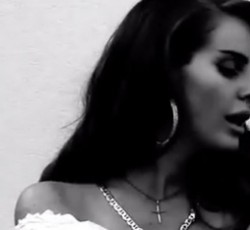 Επίσημο video για το remix του "Video Games" της Lana Del Rey