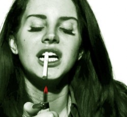 Η Lana Del Rey δεν φοβάται τα νεκροταφεία