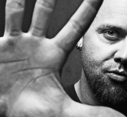 Αγωγή κατά του Lars Ulrich για απλήρωτες υπερωρίες 