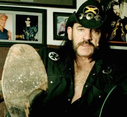 «Tι θα πιείτε;» - «Ένα Lemmy» 