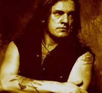 Ο Lemmy κατηγορεί τις δισκογραφικές εταιρείες 