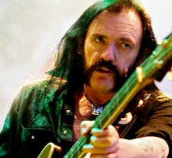 Lemmy: «Οι γυναίκες είναι σαν κι εμένα ...αλλά με βυζιά!» 