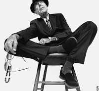 Κατέρρευσε πάνω στη σκηνή ο Leonard Cohen 