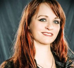 Δεν θα ξαναπεριοδεύσει με τους Therion η Lori Lewis 