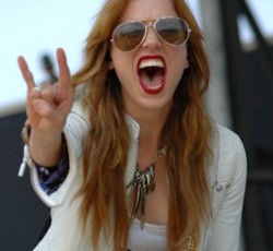 Δείτε την Lzzy Hale να αποδίδει ζωντανά το "Break In" 