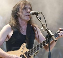 Kατά το ήμισυ επιβεβαιώνονται οι φήμες για τους AC/DC 