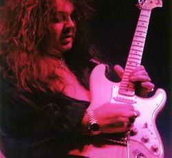 Αρχές του 2005 επιστρέφει ο Yngwie Malmsteen 