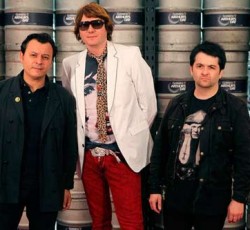 Οι Manic Street Preachers πάνε πόλεμο με το καινούργιο τους κομμάτι (video) 