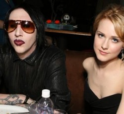 «Αν έχεις τύχη διάβαινε, και άντρα τον Marilyn Manson περιπάτει...» 