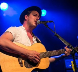 Marcus Mumford: «Απαντάω 'ναι' όταν με ρωτάνε εάν οι Mumford & Sons έχουν διαλυθεί» 