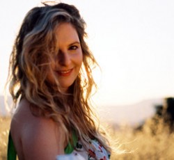 Δείτε τα νέα video clip των Baby Guru και Μαριέττα Φαφούτη 