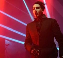 Marilyn Manson: Νέο ακουστικό, blues υλικό και συνεργασίες με Jonathan Davis, Johnny Depp και Billy Corgan 