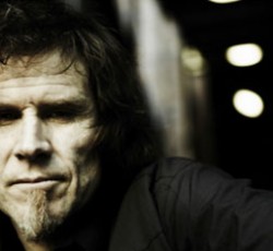Ο Mark Lanegan τιμά το folk είδωλό του, Tim Hardin / Ακούστε το "Red Balloon"