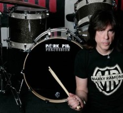 Πλησιάζουν οι εμφανίσεις του Marky Ramone στην Ελλάδα. Γνωρίστε τον από κοντά σε Αθήνα και Θεσσαλονίκη! 