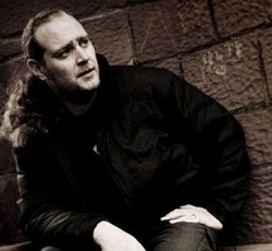 Πέθανε σε ηλικία 38 ετών ο ντράμερ των Bolt Thrower 