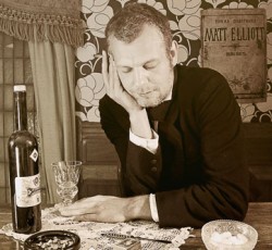 Ο Matt Elliott επιστρέφει στην Ελλάδα τον Μάρτιο