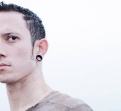 Ο τραγουδιστής των Trivium δίνει ακουστικό show στο εστιατόριο των In Flames 