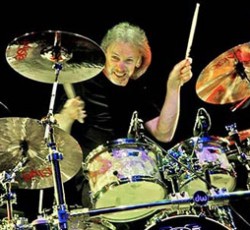 Παρελθόν από τους Status Quo ο drummer τους, Matt Letley 