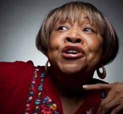 Nick Cave και Bon Iver γράφουν μουσική για την θρυλική Mavis Staples 