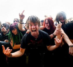 Η ακρόαση metal μουσικής σε κάνει ευτυχισμένο 