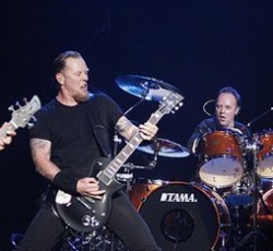 «Γυαλιά - καρφιά» τα έκαναν οι Ινδοί οπαδοί των Metallica 