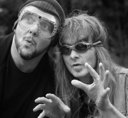 Ο Micheal Mills (Toehider) απαντάει στις δηλώσεις που έκανε ο Arjen Lucassen (Ayreon) στο Rocking.gr 