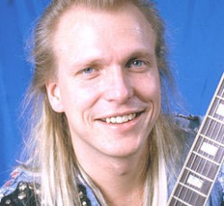 Μαθήματα κιθάρας; Εδώ είναι ο δάσκαλος! 