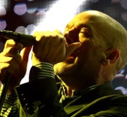 Αποκλείει την πιθανότητα να κάνει προσωπικό δίσκο ο Michael Stipe των R.E.M. 